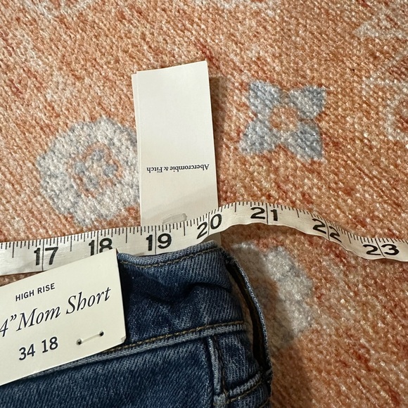 NWT Abercrombie & Fitch The 4” Mom Short High rise shorts size 16 and 18 - Picture 13 of 16